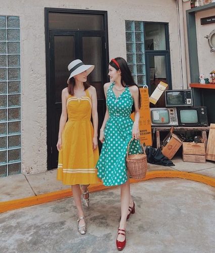 港风甜美挂脖高腰显瘦洋气连衣裙