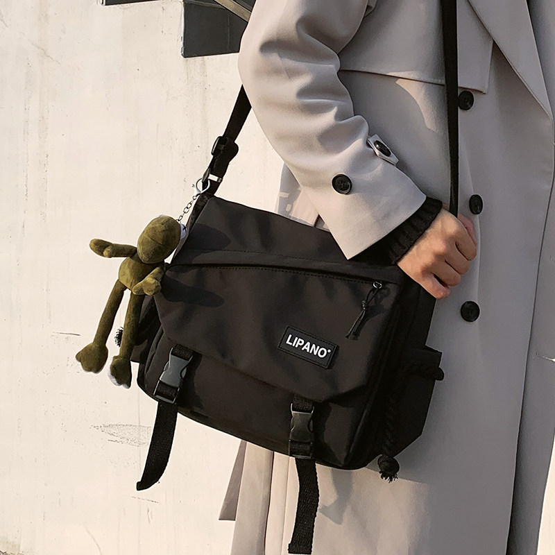 ins日系潮牌斜挎包男百搭休闲学生单肩女时尚运动款大容量工装包