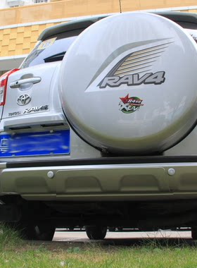 改装后牌照架丰田荒原狼RAV4