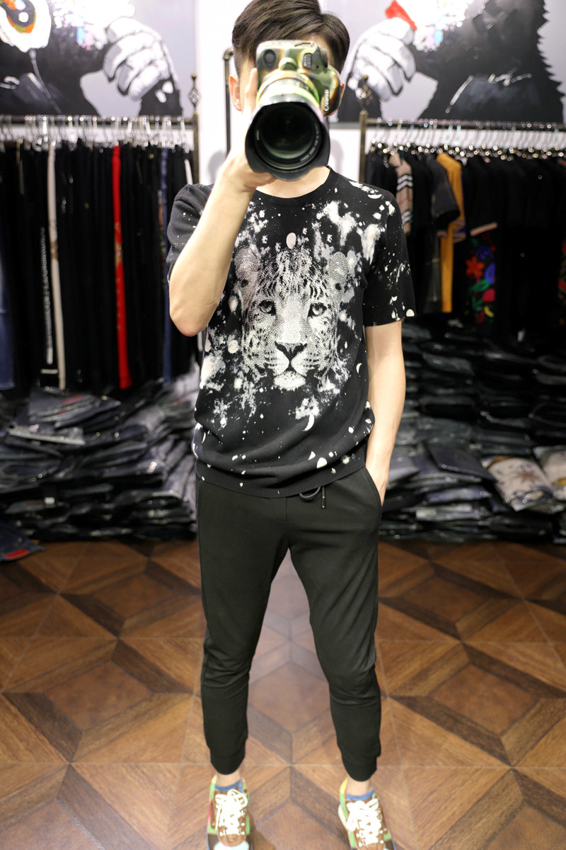 米兰站秋冬时尚个性黑白撞色豹子头印花圆领修身男士短袖针织衫