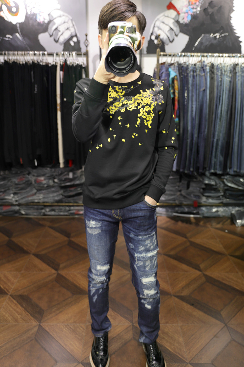 米兰站时装秀场定制银杏叶植物花卉风印黑色圆领修身时尚男士卫衣