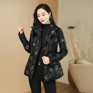 黑色刺绣羽绒服女品牌短款气质冬新款时尚修身小款白鸭绒外套6283