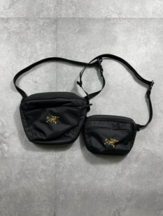 正品始祖鸟ARC'TERYX MANTIS 1L 2L刺绣标彩色单肩斜挎包腰包黑金