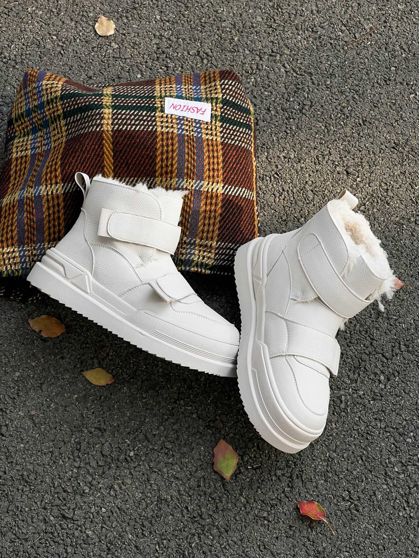 米新款2025冬款厚底加绒短靴保暖毛毛鞋雪地靴马丁靴舒适百搭女靴