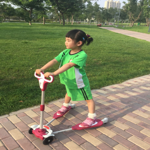 出口欧洲儿童滑板车四轮蛙式3-6-12岁宝宝小孩摇摆车剪刀车滑行车