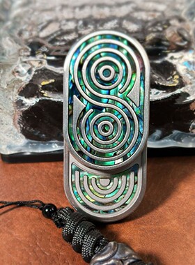 白月光贝母律动edc成人手指解压金属玩具旋转推牌指尖陀螺限量版