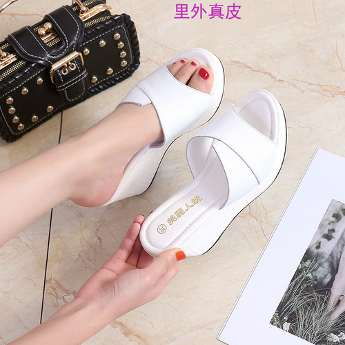 真皮时尚小码坡跟凉拖鞋