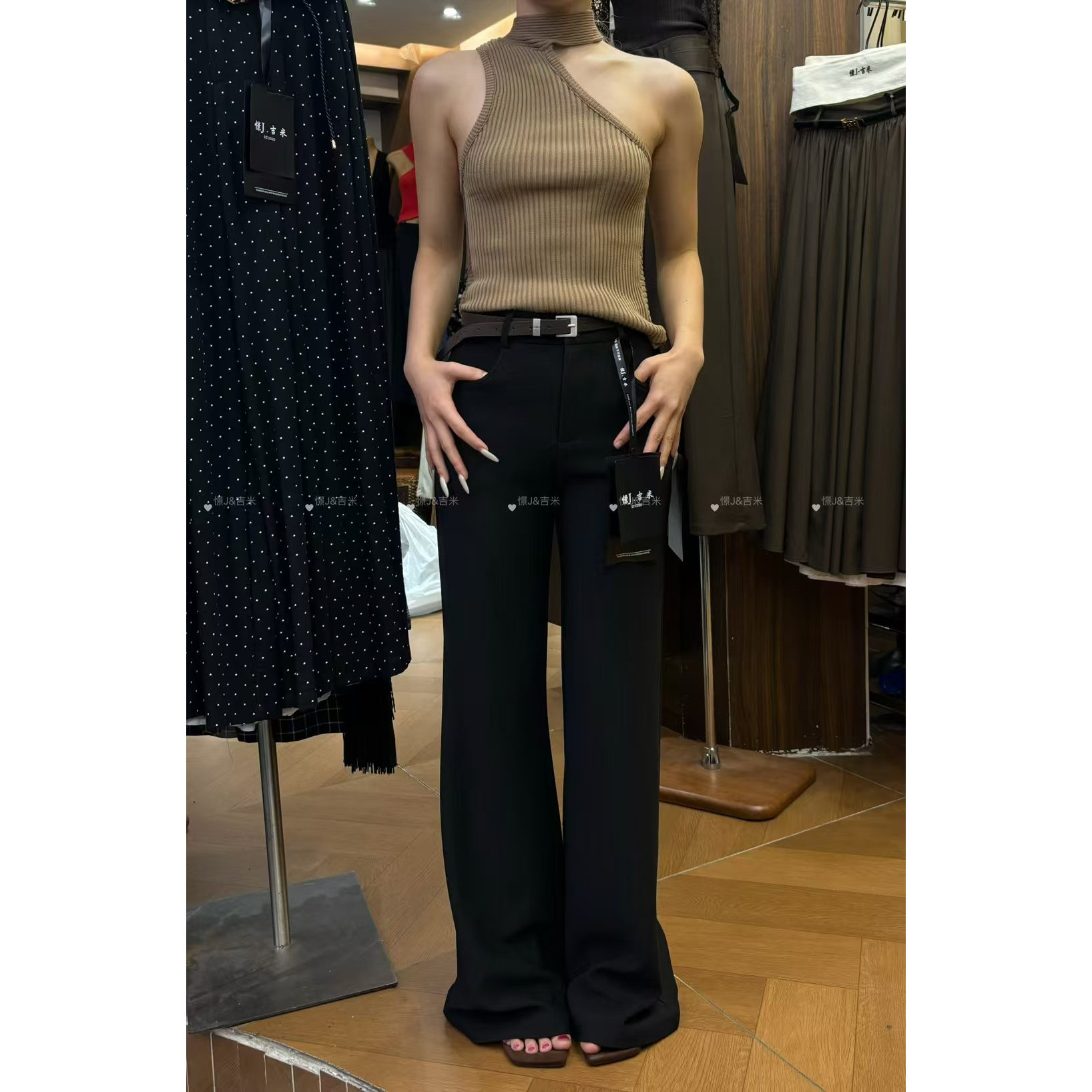 高腰黑色西装微喇裤女早秋季新款修身显瘦百搭休闲垂感喇叭长裤子