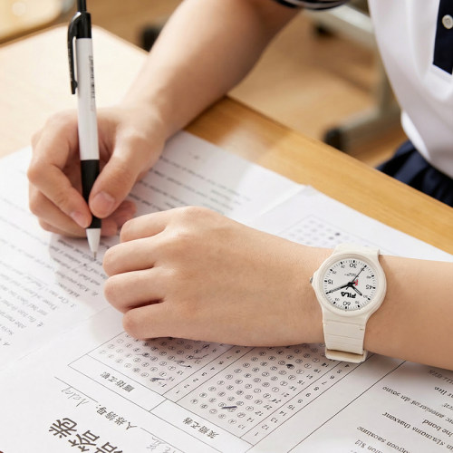 FILA斐乐手表女学生初高中静音只看时间精准走时考试腕表新款6843