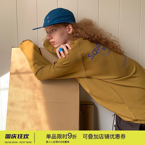 宽松型印花圆领长袖T恤女