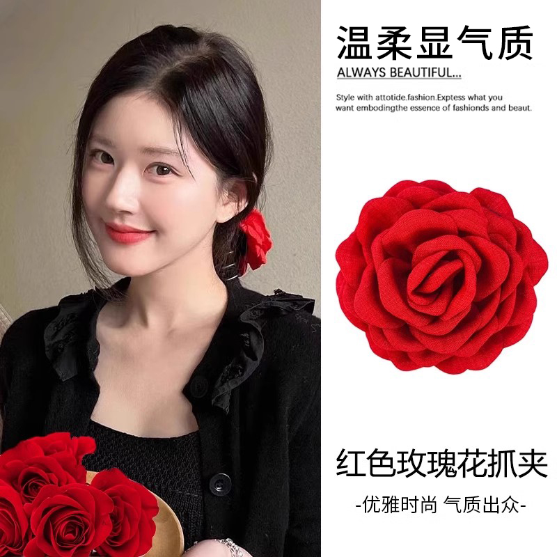 抓夹大气美观发饰烘托氛围感
