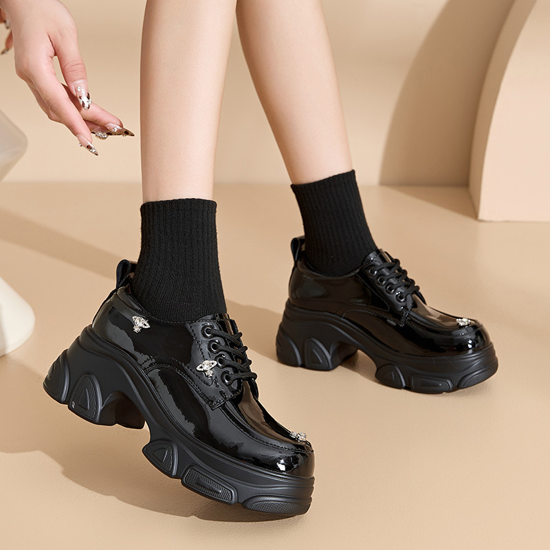 漆皮单鞋2025秋冬新款单鞋英伦风