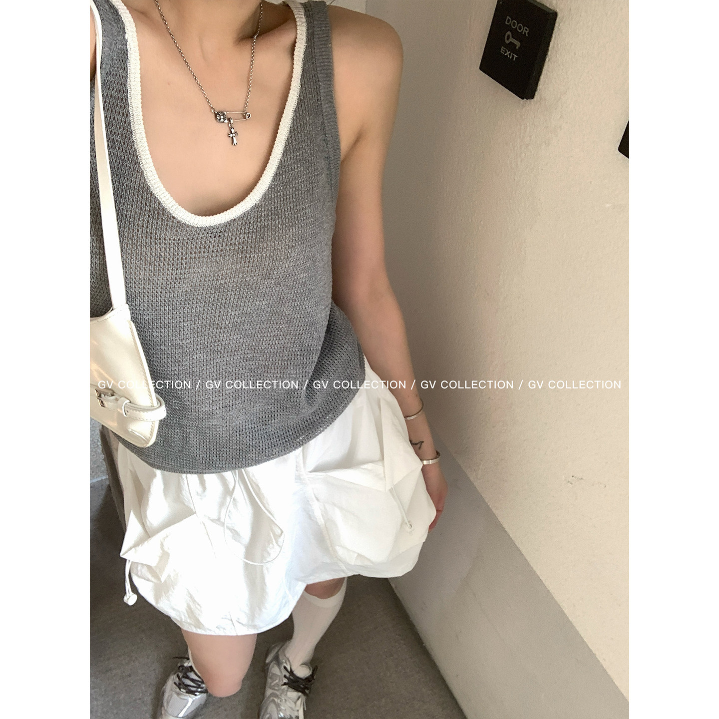 GV大白哥 轻氧呼吸 撞色U领松弛感镂空无袖背心夏季新款百搭上衣 - 实物图