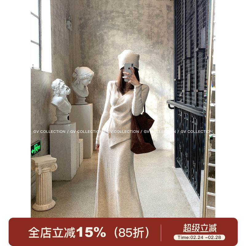 GV大白哥 静奢设计感 设计感不规则收腰V领针织上衣半身裙套装