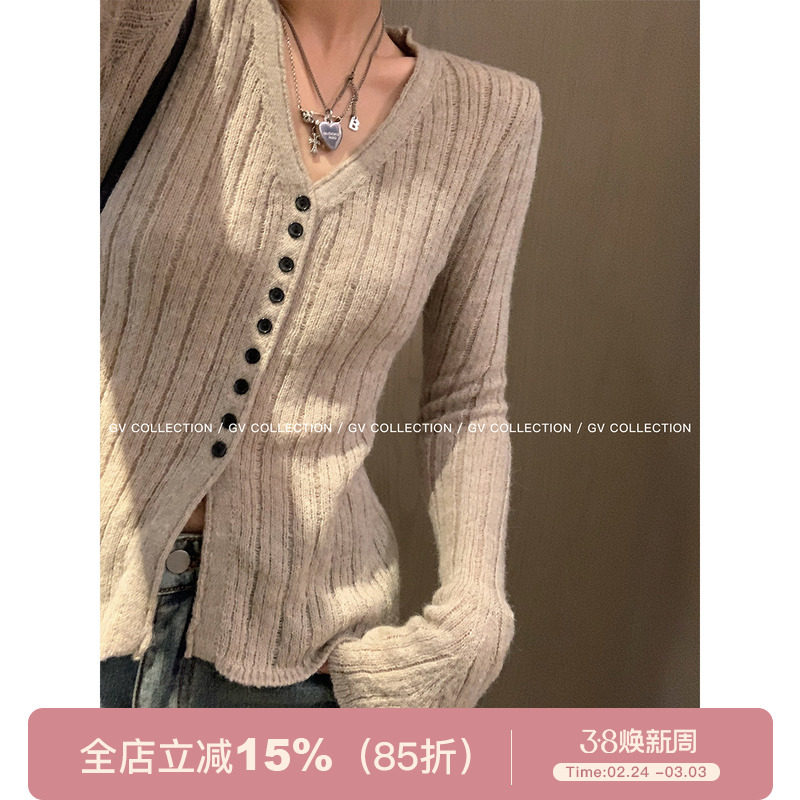 GV大白哥 慵懒心机 羊毛V领微透镂空收腰纽扣针织上衣百搭新款女