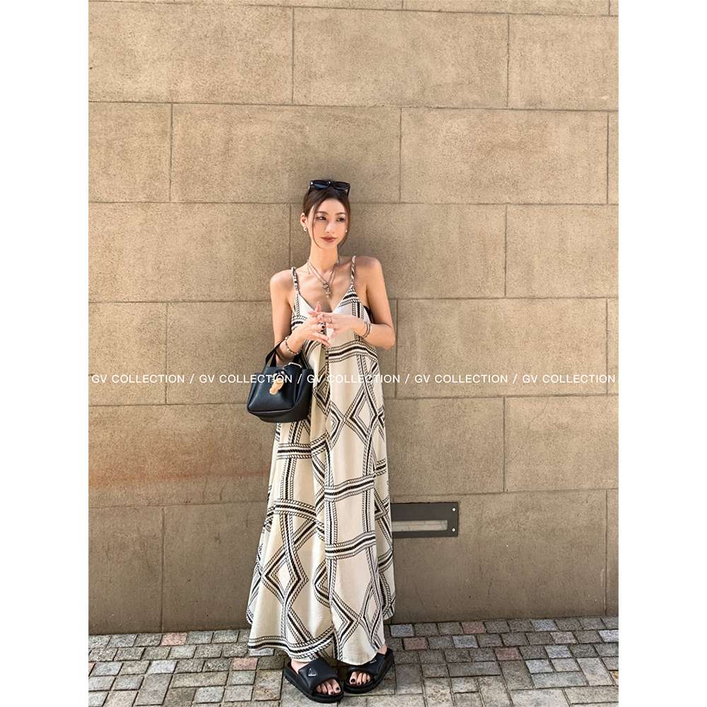 GV大白哥 小众视觉 慵懒随性V领吊带抽象图案宽松连衣裙法式长裙