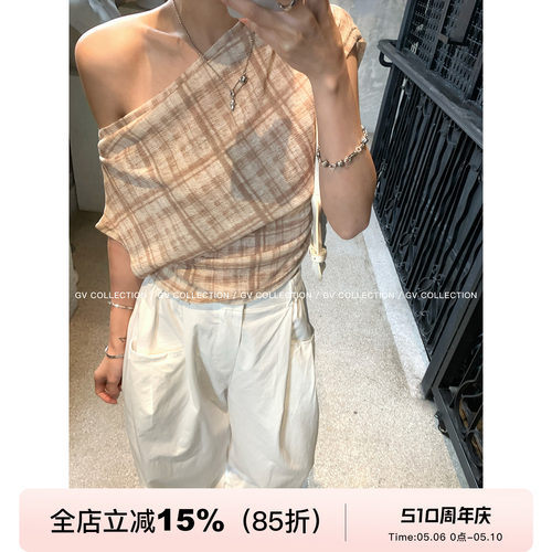 网纱格纹不规则露肩褶皱上衣