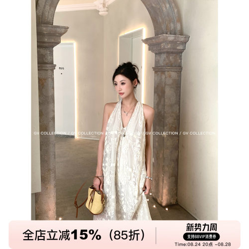 立体刺绣v领度假系挂脖连衣裙