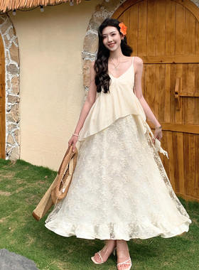 三亚海边度假连衣裙法式蕾丝吊带白色长裙仙女海滩绝美沙滩裙ootd