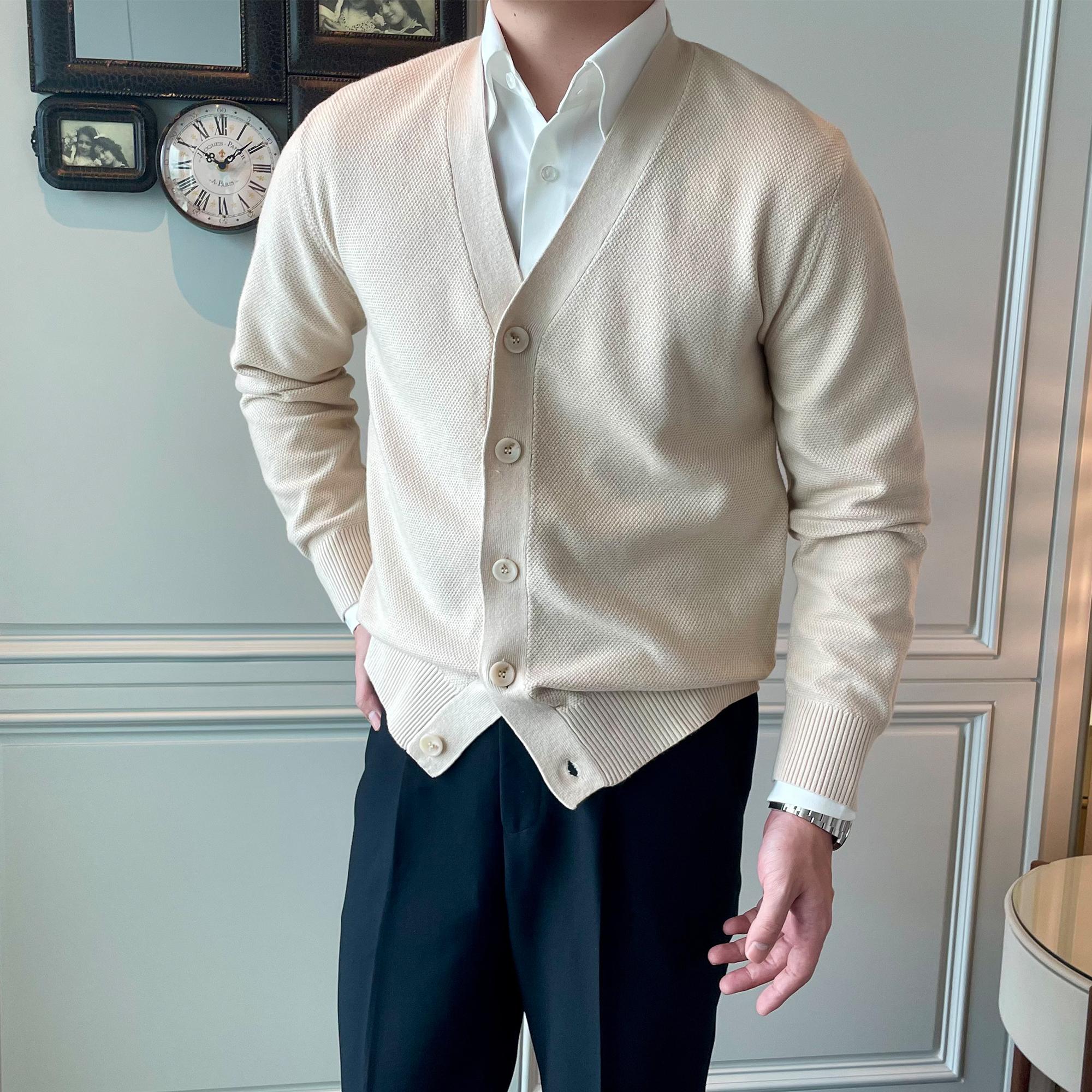 秋冬新款高级感纯色V领毛衣