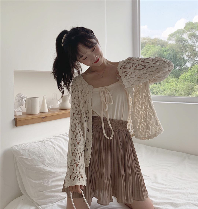 Real price real shooting ~ temperament hollow out sun proof cardigan + sling + elastic waist pleated skirt three piece set