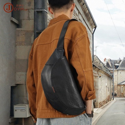 秋冬新款真皮时尚胸包大容量斜挎包男款皮包男士感商务胸前包男包