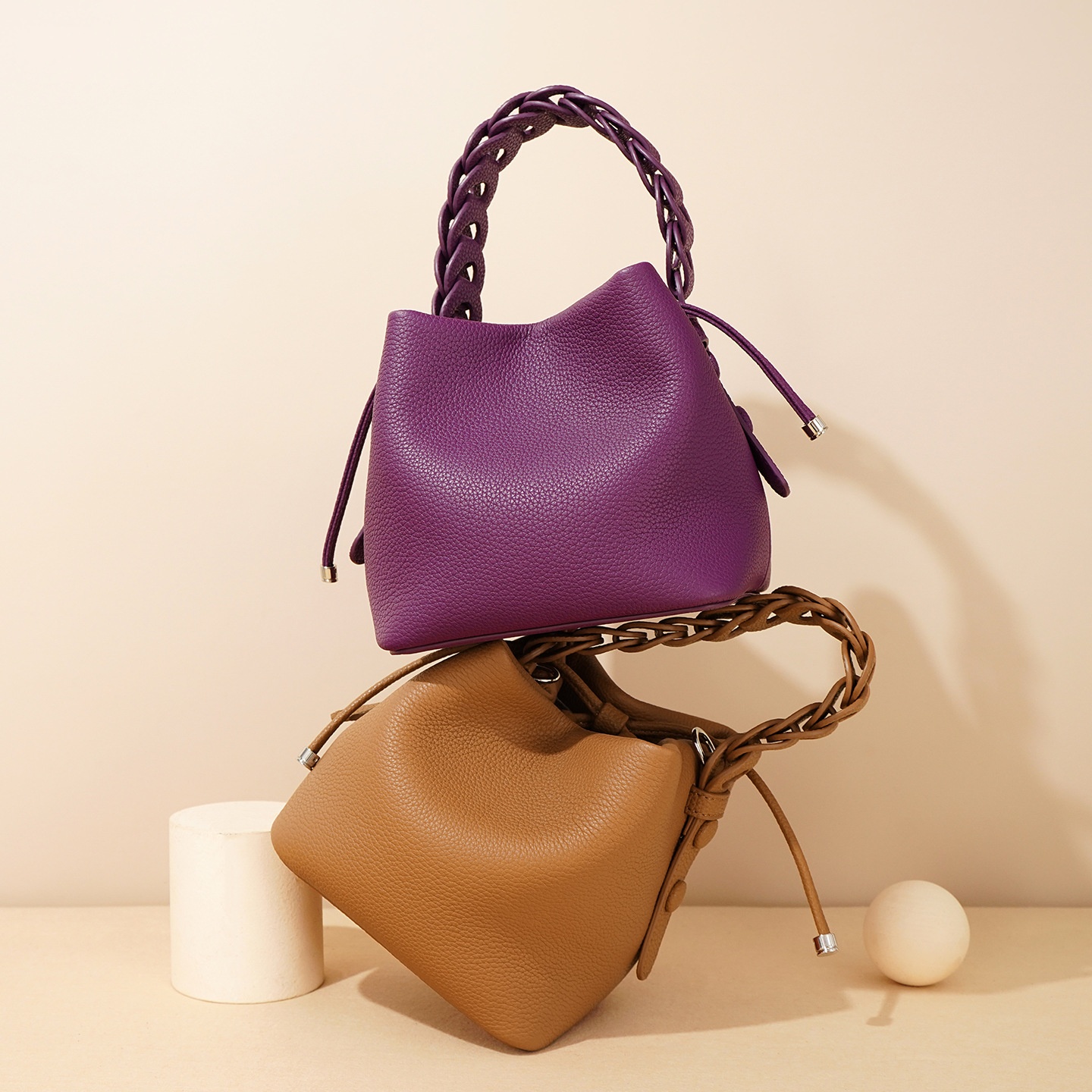 秋冬新款头层牛皮水桶包2025春款质感真皮通勤百搭单肩斜挎优雅