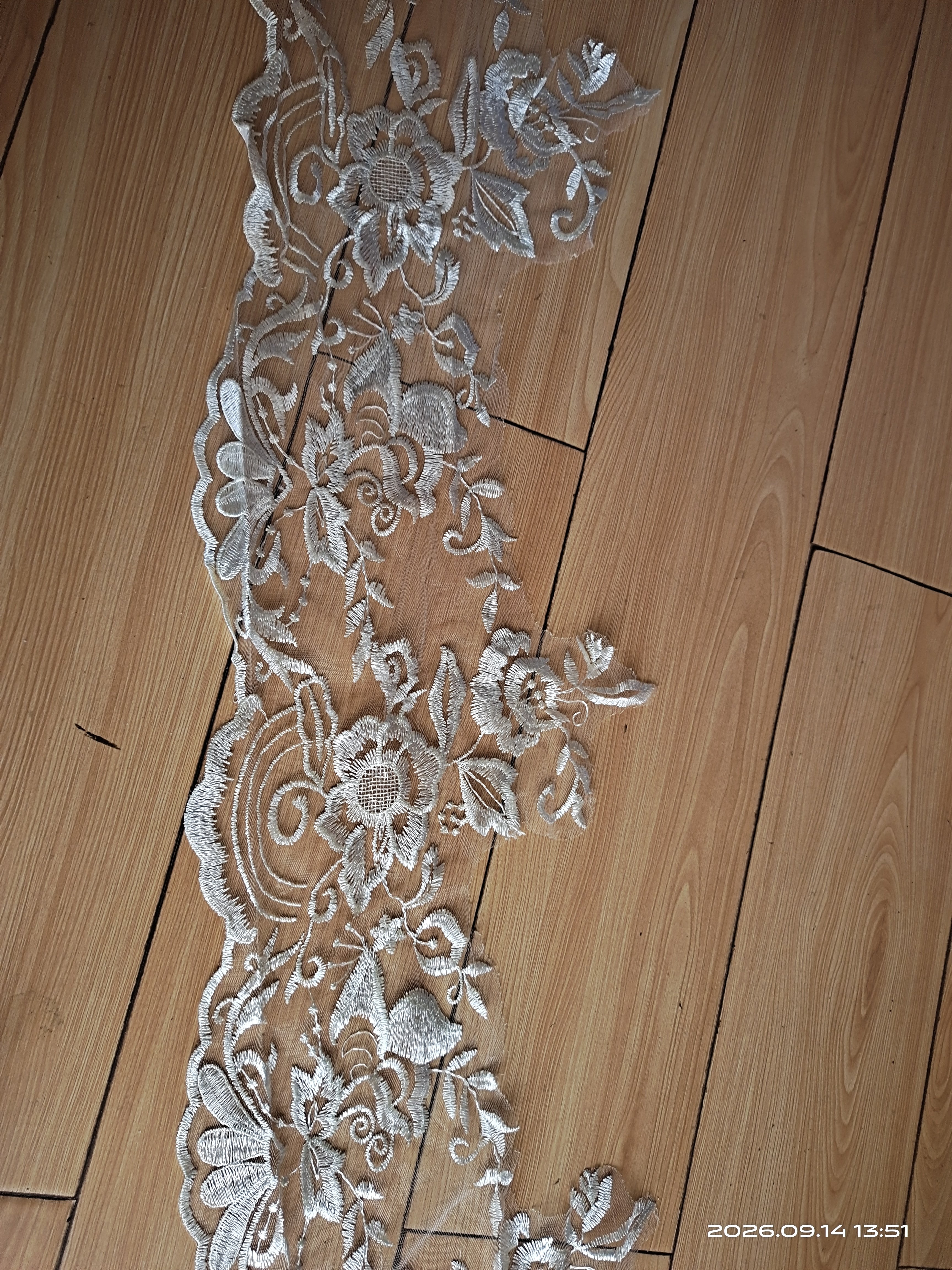 瑕疵款米杏色釉面宫廷风网纱刺绣花边服饰辅料礼服裙边发饰一斤