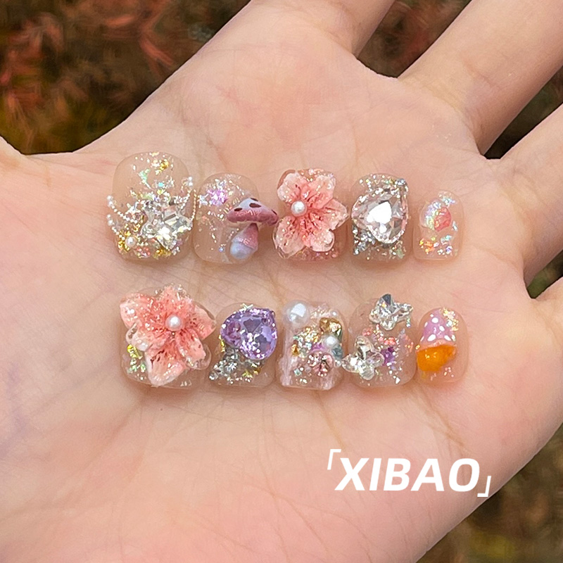 重工穿戴甲2025新款高级感绝美短款指甲贴片手工轻奢春天穿戴美甲