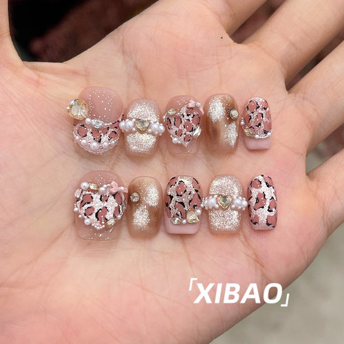 粉色穿戴甲2026新款法式手工穿戴美甲短款高级感秋冬显白指甲贴片