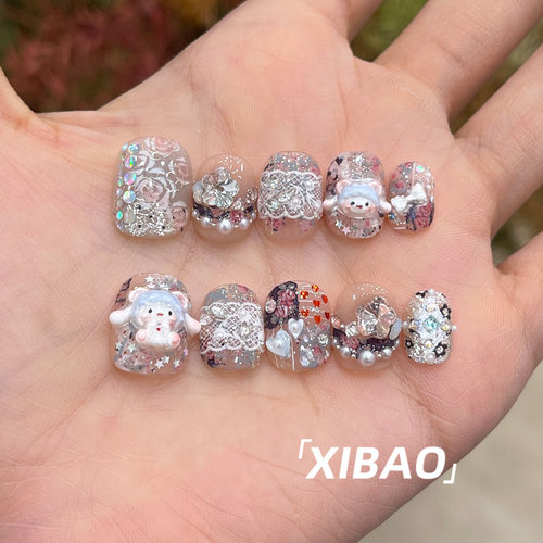 可爱穿戴甲2026新款高级感羊年穿戴美甲短款重工显白手工指甲贴片