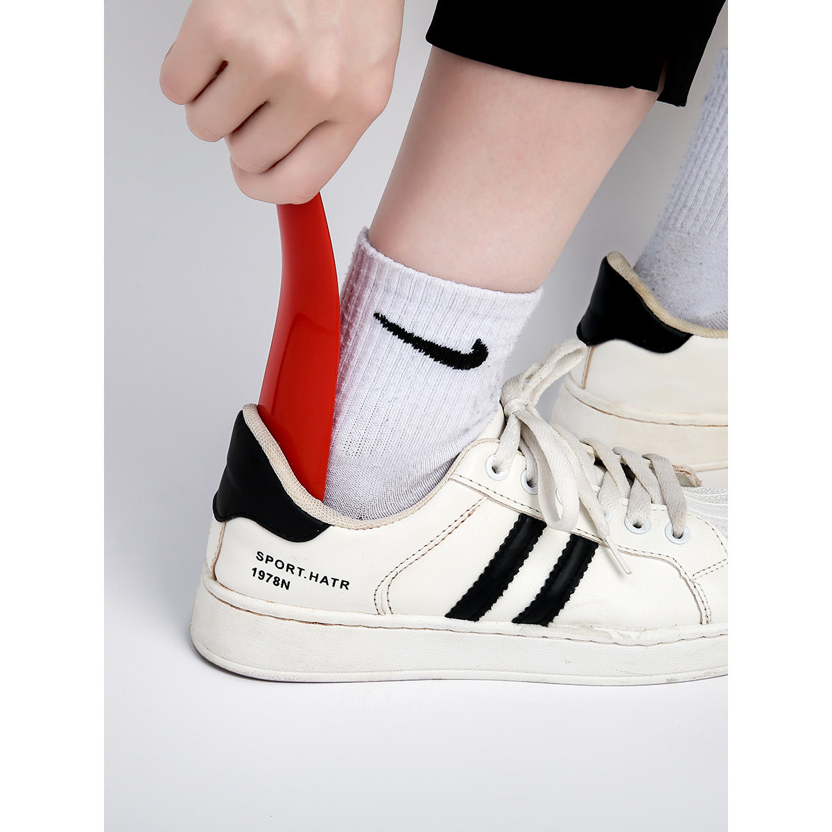 家用便携长柄迷你鞋拔子小巧提鞋器塑料设计实用居家好帮手