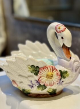 方亚釉下彩姹紫嫣红天鹅陶瓷肥皂盘香皂盘卫浴用品饰品Soap Dish