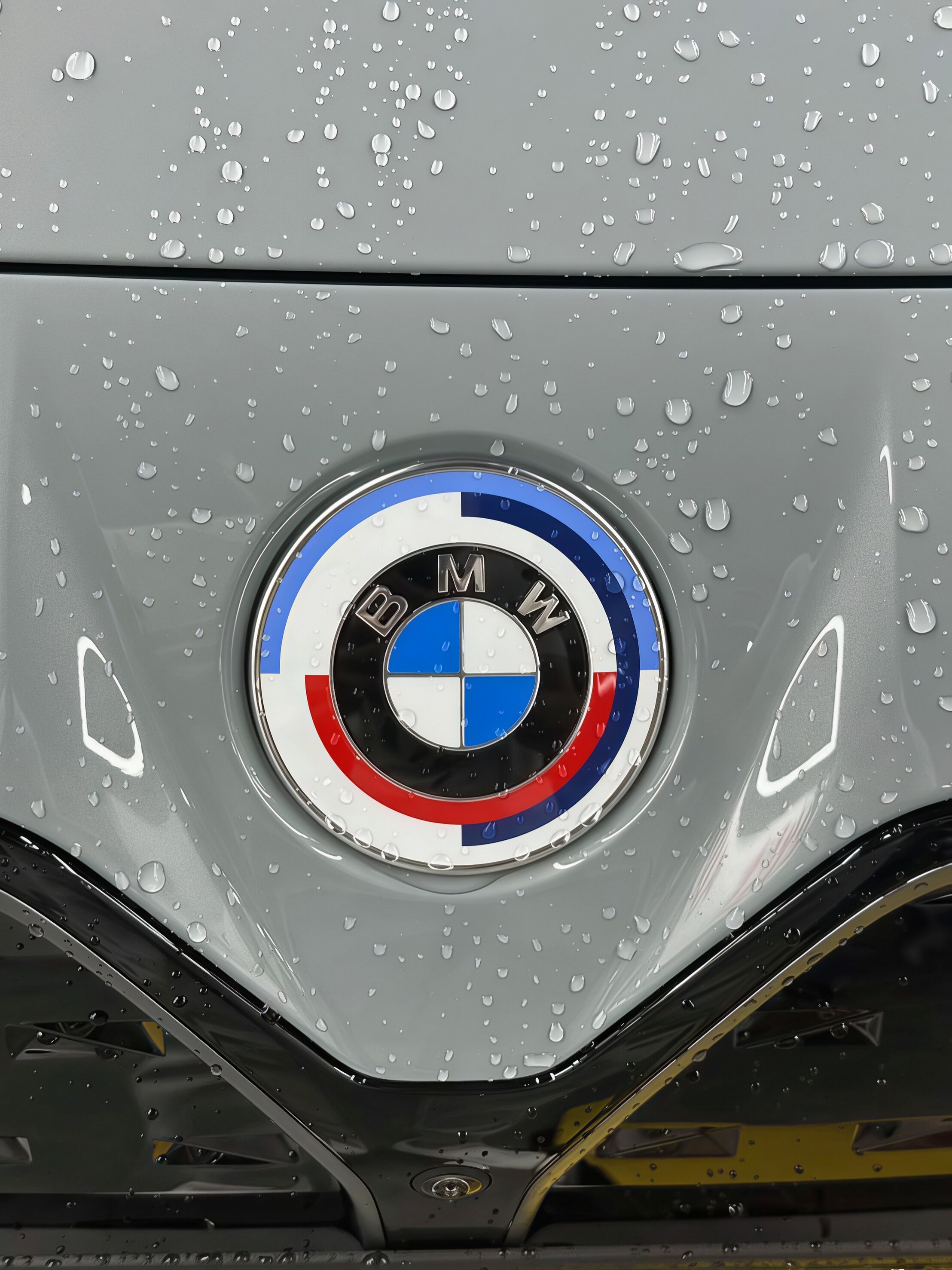 BMW M 50 illik yubiley emblem dəsti — ön, arxa, təkər qapağı