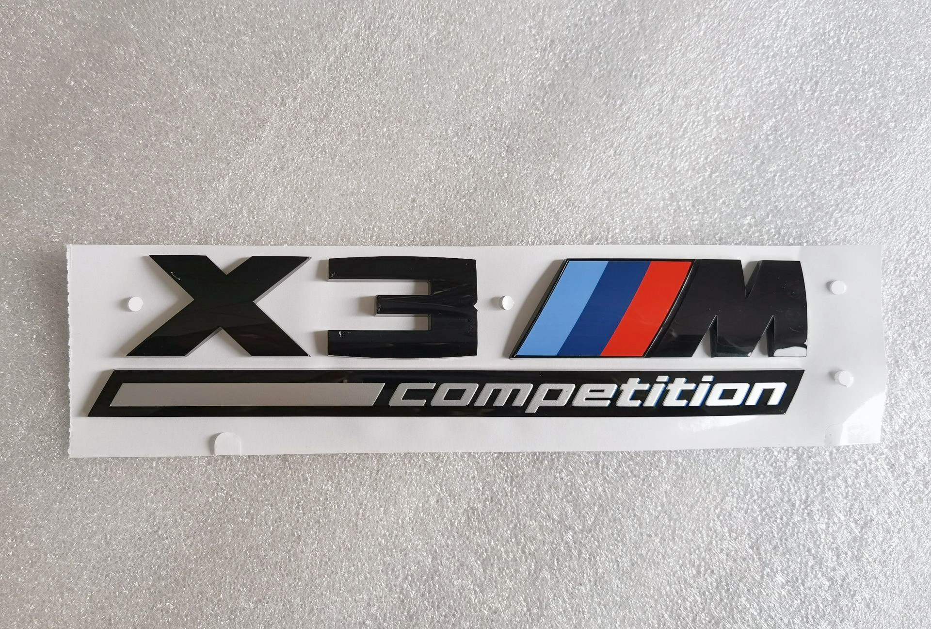 宝马原厂尾标竞速黑色