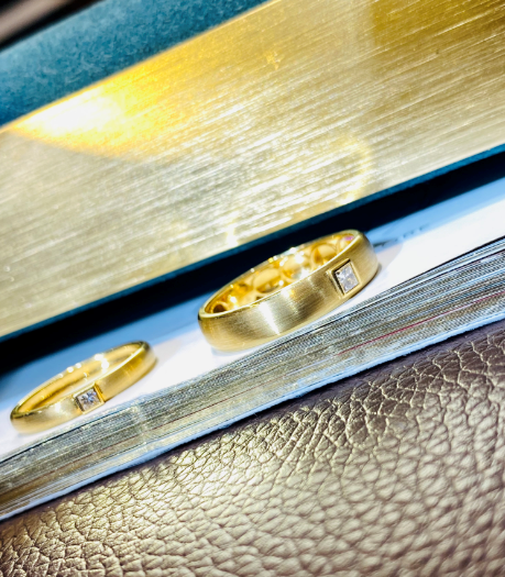 先恩尼 18k对戒 k黄  可定制  公主方戒 中性风