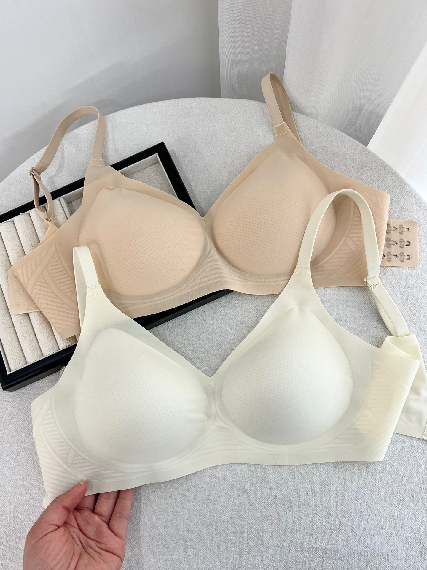 品牌订单剩余轻薄透气网孔杯固定无钢圈裸感无痕冰丝文胸罩柔软