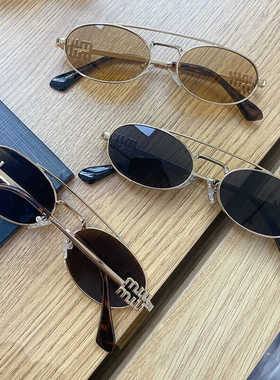 浅色双梁镂空字母墨镜Miu家经典