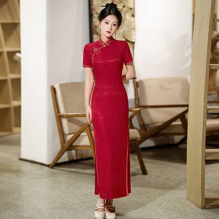 爱旗年红色2024走秀款中式改良旗袍复古款女新款蕾丝修身八扣长款