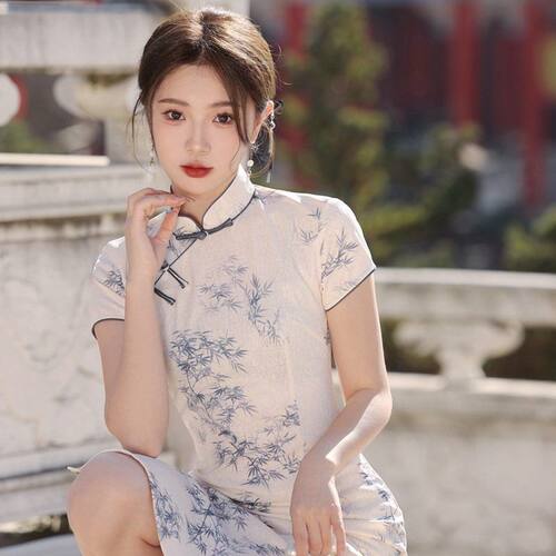 韵格改良复古民国款风连衣裙新款2026素雅温婉少女年轻长款旗袍夏