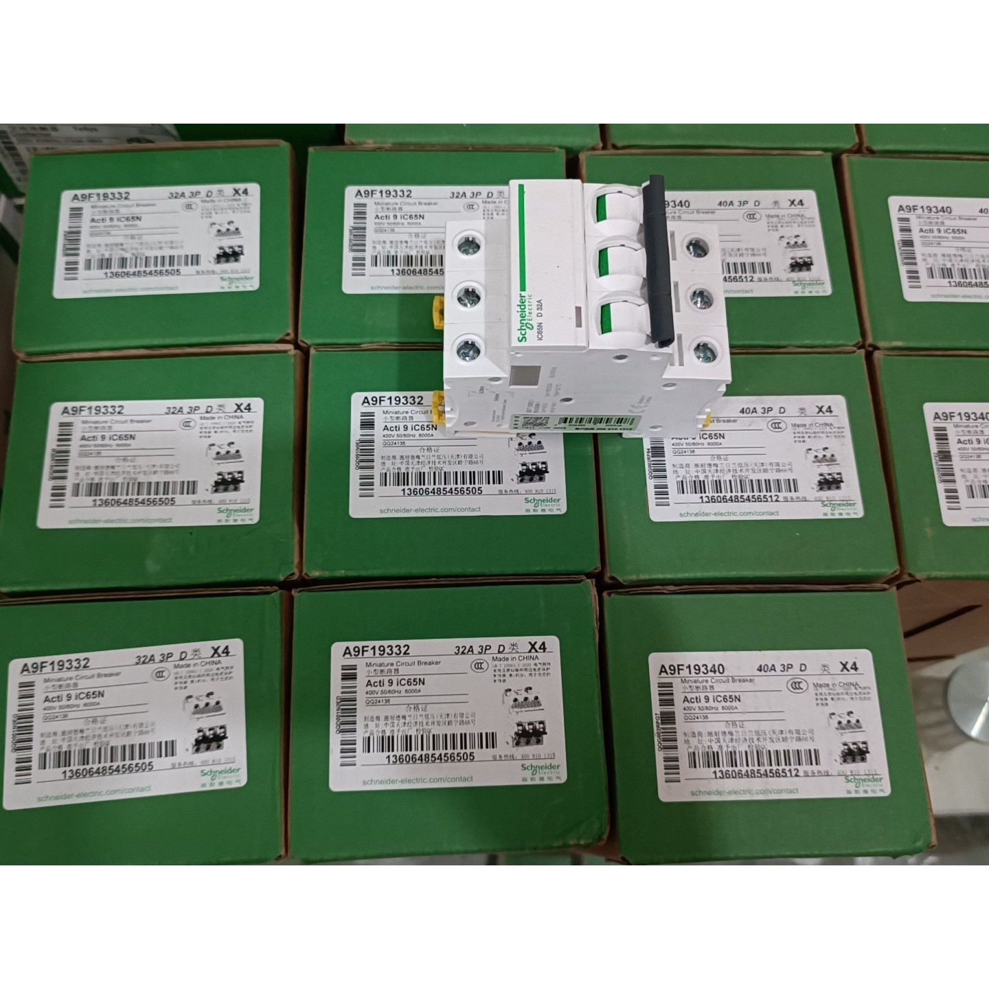 (议价)施耐德小型断路器3PD25A,3PD32A,3PD40A,3询价