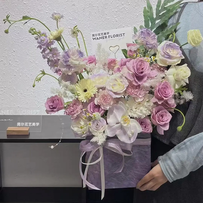 情人节套二方形鲜花抱抱桶