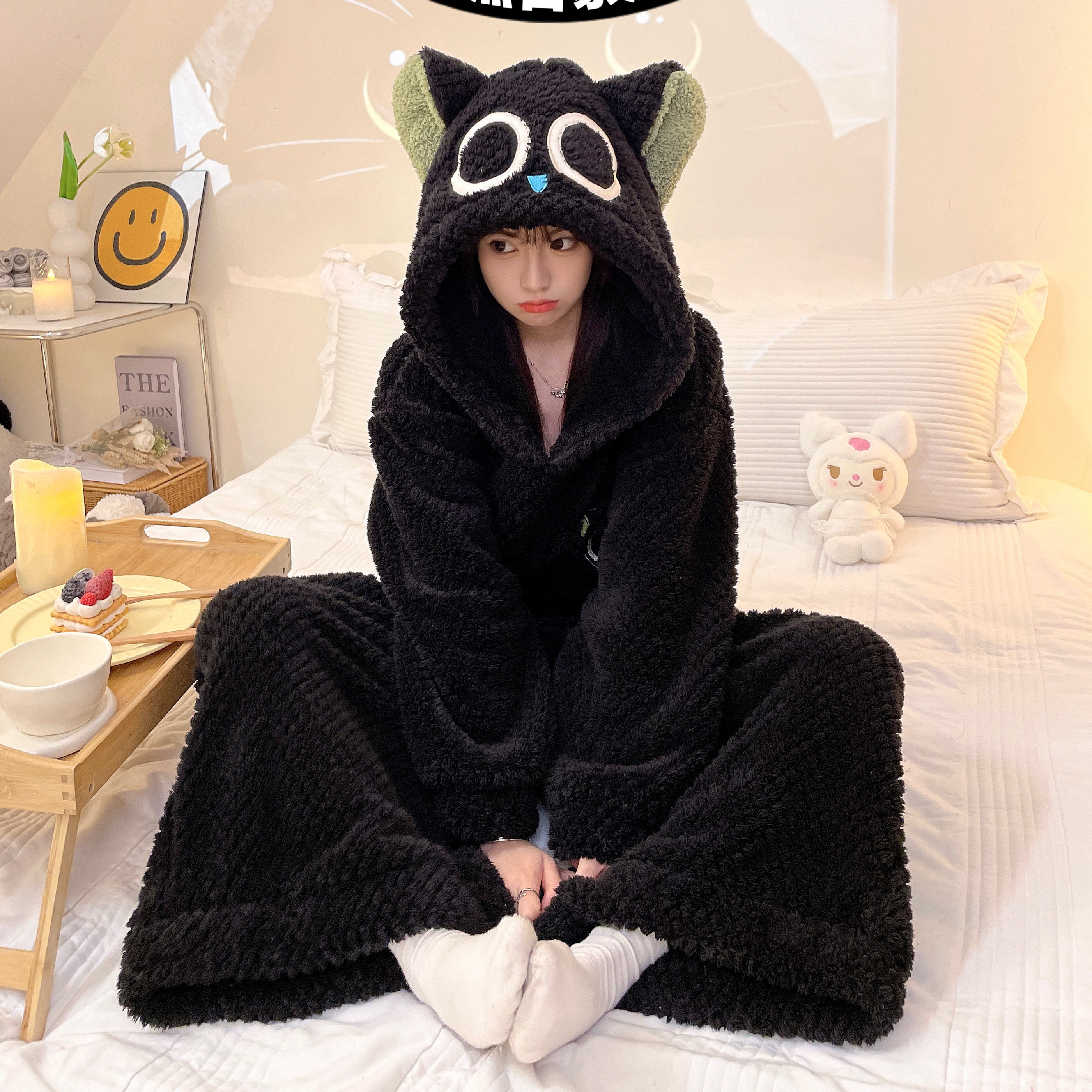 珊瑚绒可爱猫咪连体服连帽睡衣女