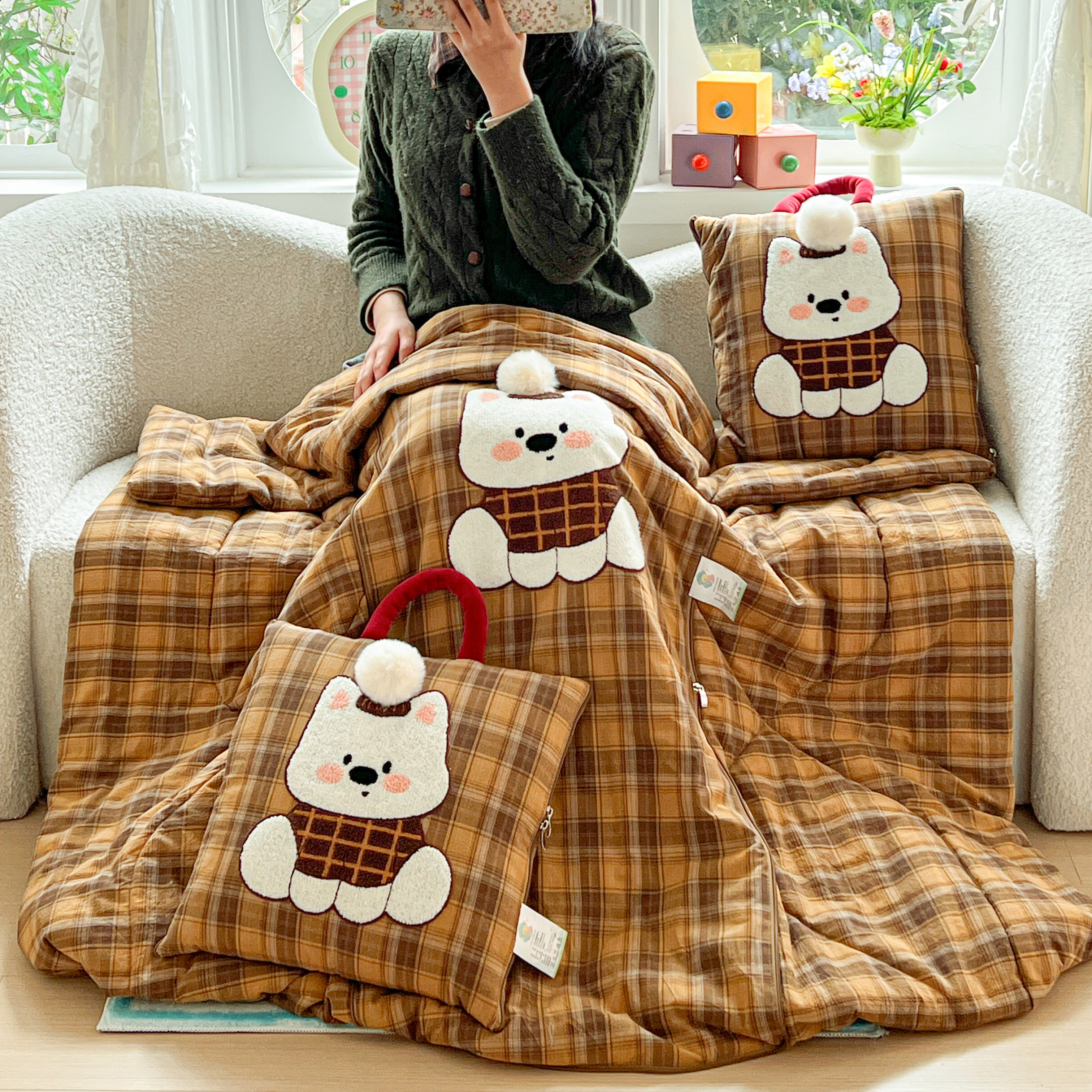 全棉卡通小熊儿童抱枕被子两用车载办公室纯棉靠垫午睡毯子二合一