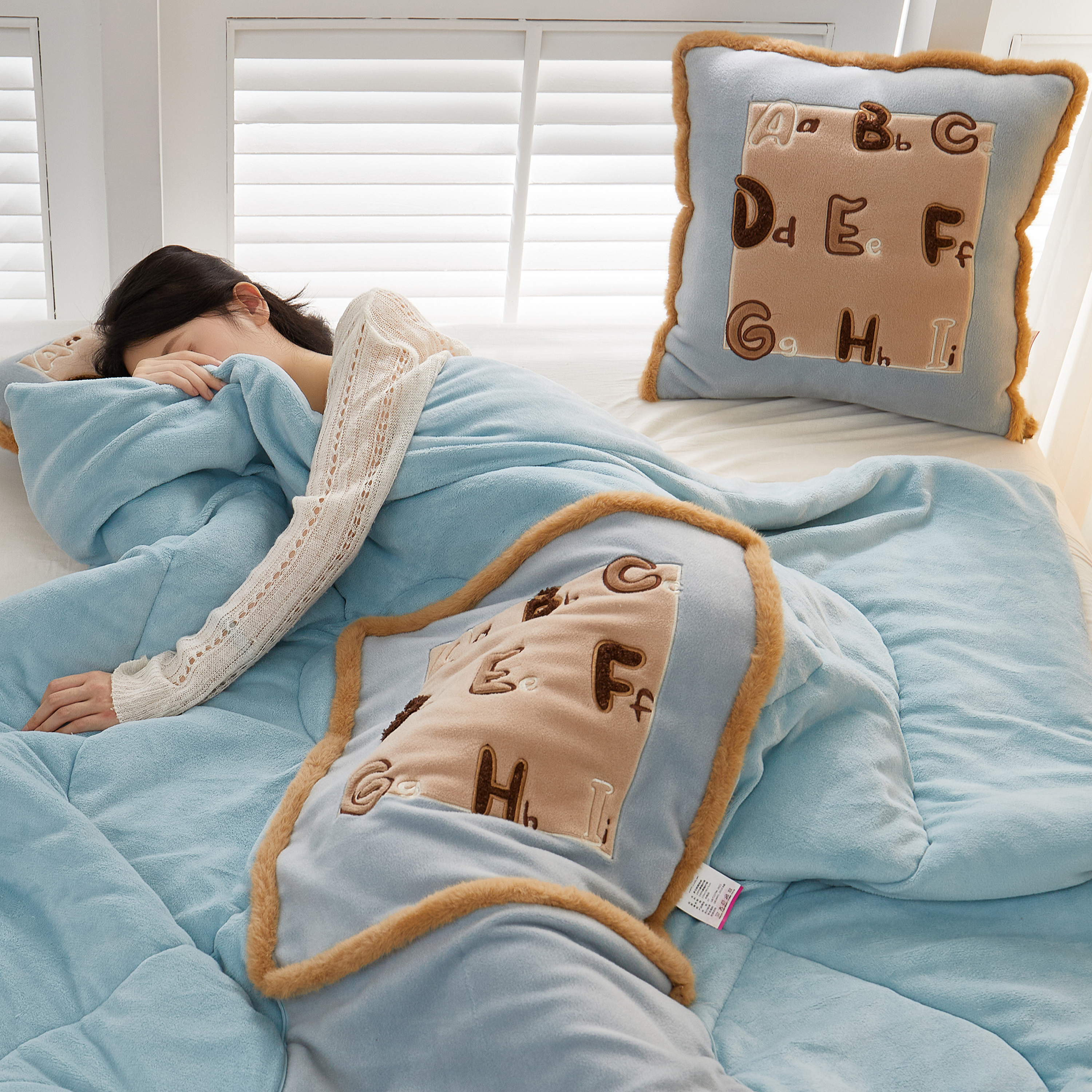 加厚牛奶绒抱枕被子两用办公室客厅午休毯宿舍折叠盖被车载靠垫被,居家布艺,抱枕被,淘宝优惠券,粉丝福利购,淘宝优惠卷