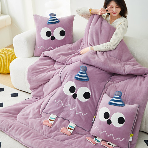 加厚加大牛奶绒抱枕被子两用