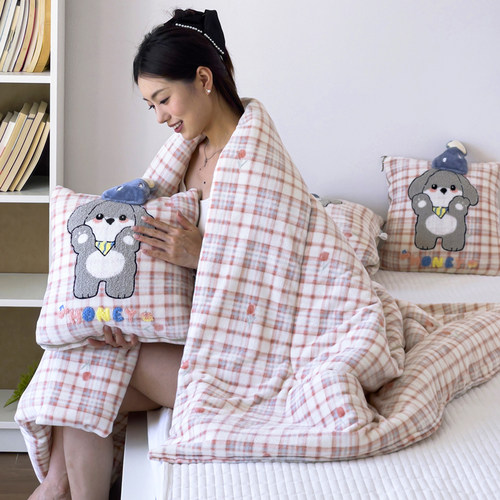 加厚牛奶绒抱枕被子两用