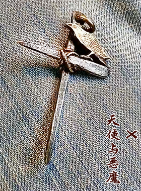 新款高颜值做旧乌鸦十字架吊坠复古天使恶魔小众设计时尚潮流百搭