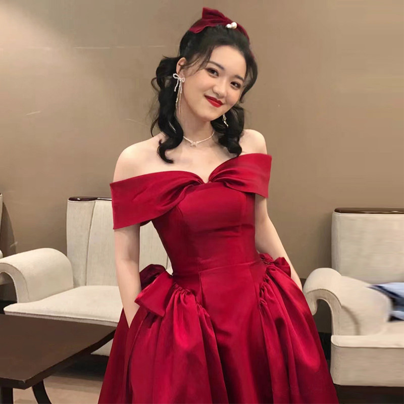 缎面敬酒服新娘高级感在逃公主结婚法式红色婚纱订婚礼服女一字肩