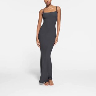 2024春夏欧美ins炒火热卖 细肩带收腰修身 纯色长款 女裙 明星同款